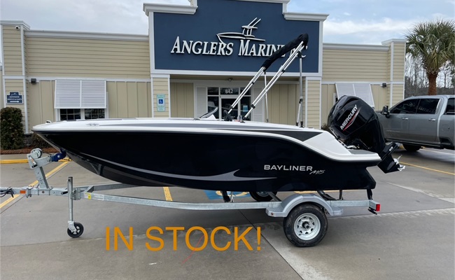 2025 Bayliner M15 Black